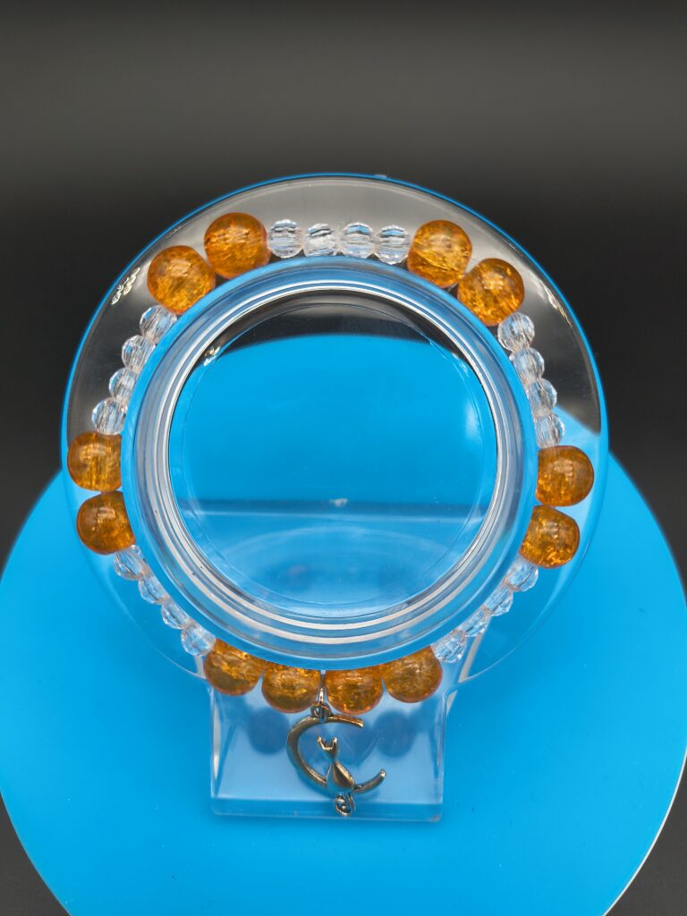 81-small-bracelet-with-delicate-appearance