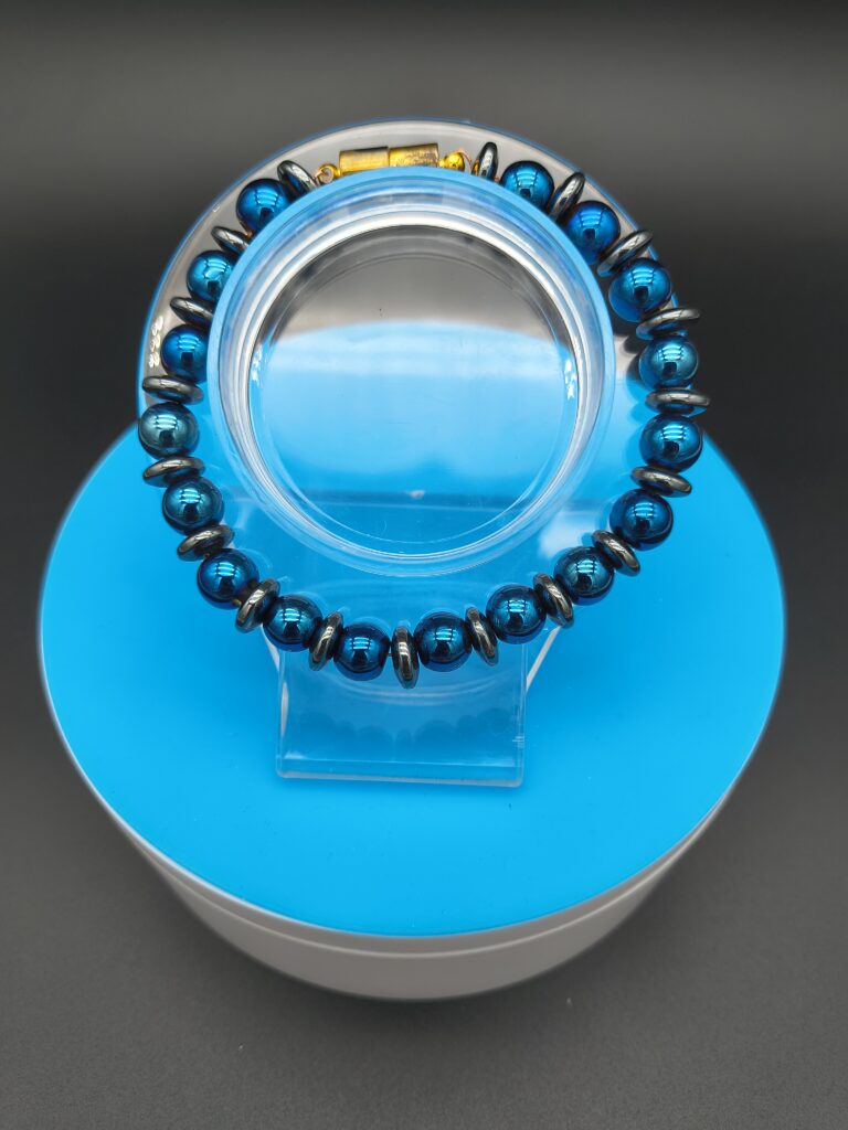26-blue-and-gunmetal-shine-together-on-this-bracelet