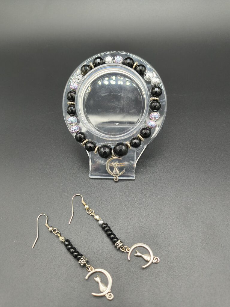 35-black-obsidian-dominates-this-set