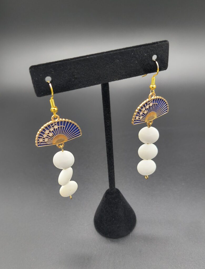 90-disc-shaped-beads-featured-in-this-earring-set